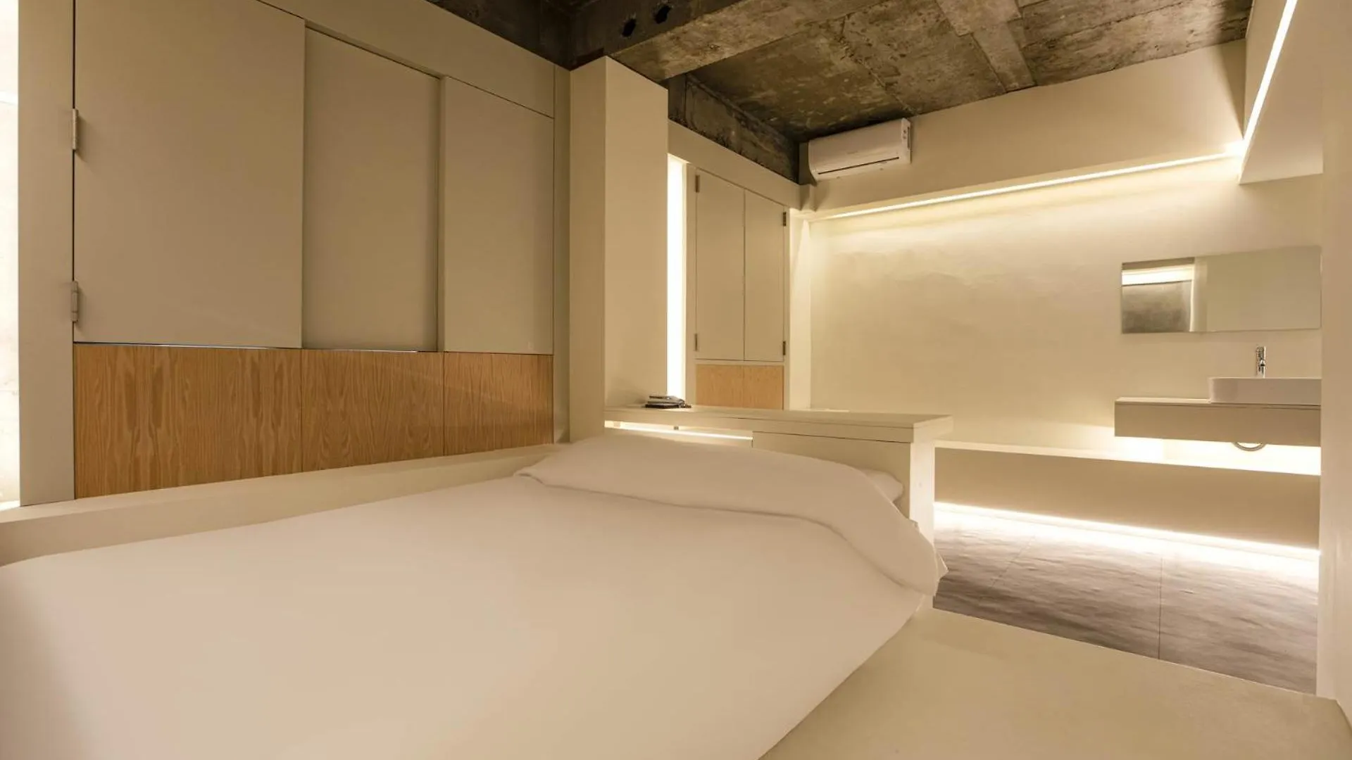 Ado Hotel Seoul