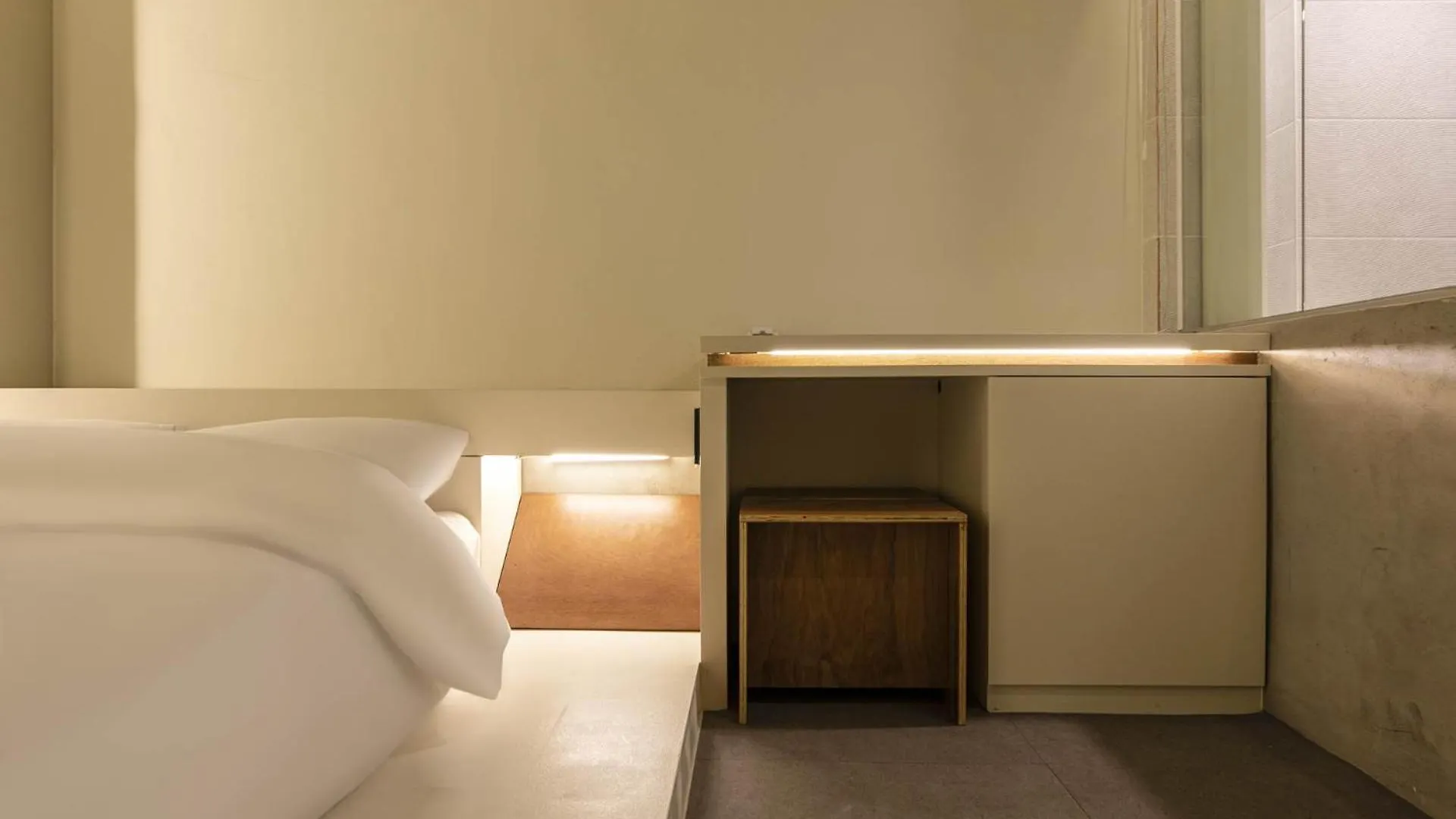Ado Hotel Seoul