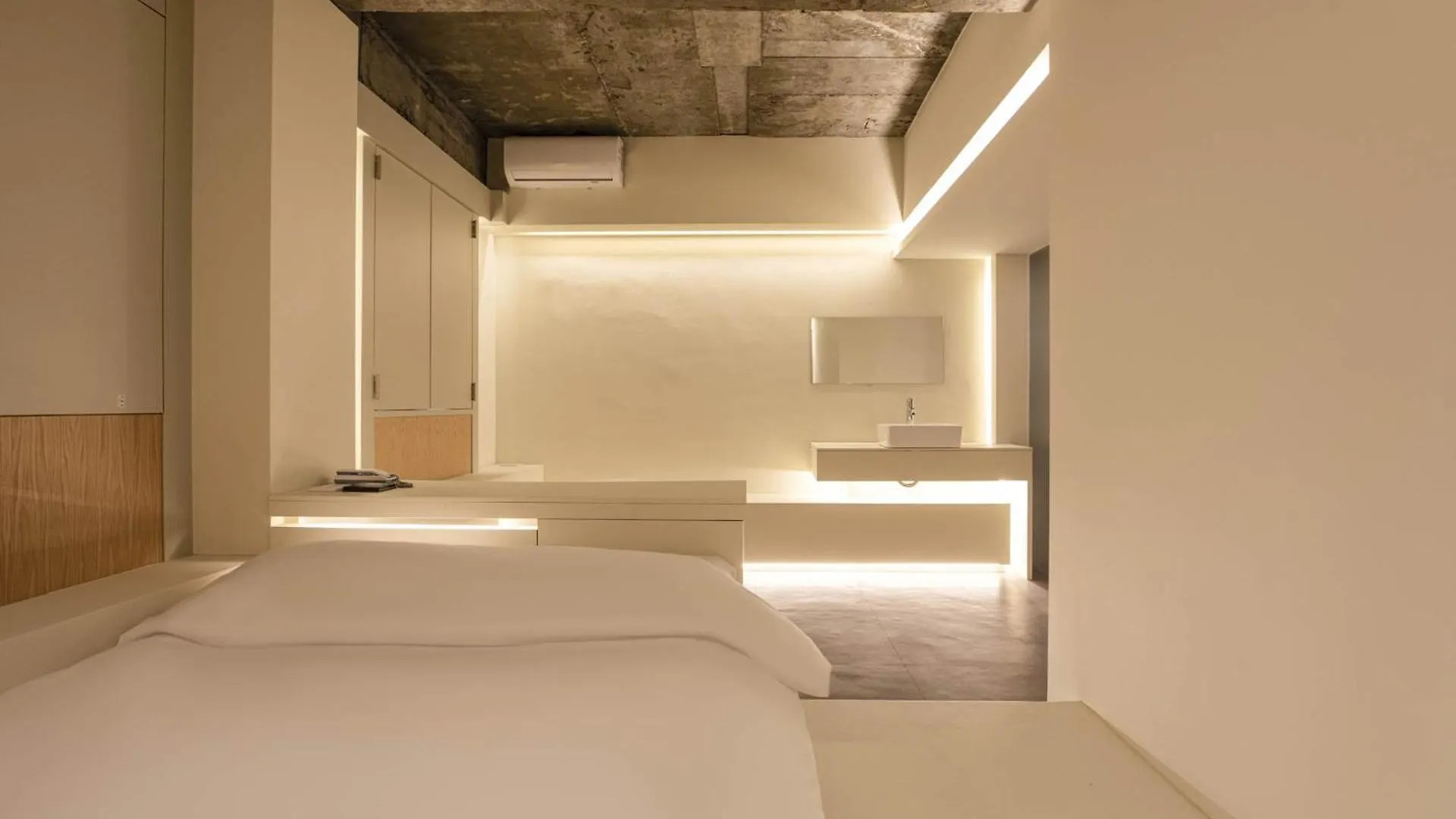 Ado Hotel Seul