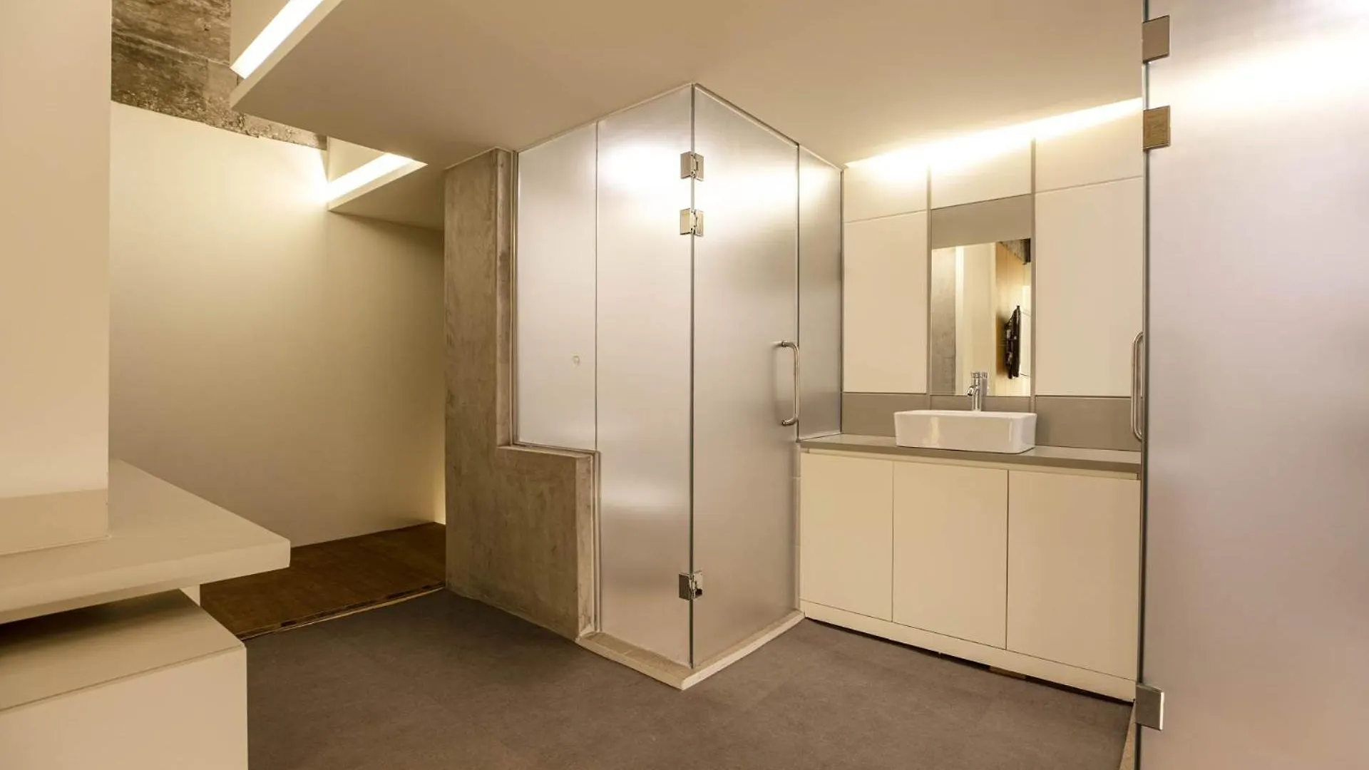 Ado Hotel Seul